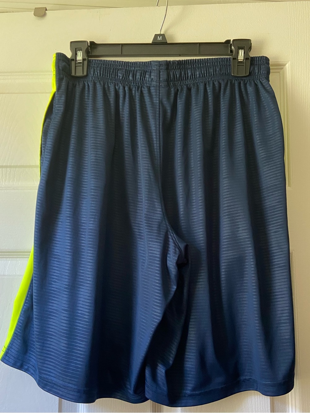 Men’s Under Armour Athletic Shorts - Picture 2 of 6